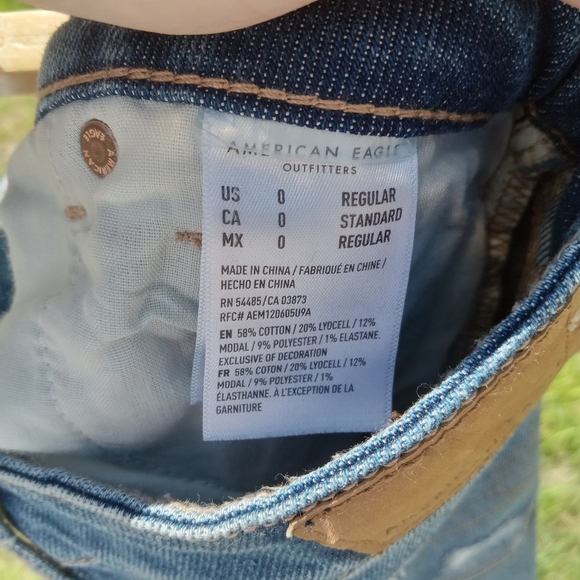 American Eagle Outfitters Women's Mom Straight Blue Jeans Size 0 Distressed - Picture 4 of 7